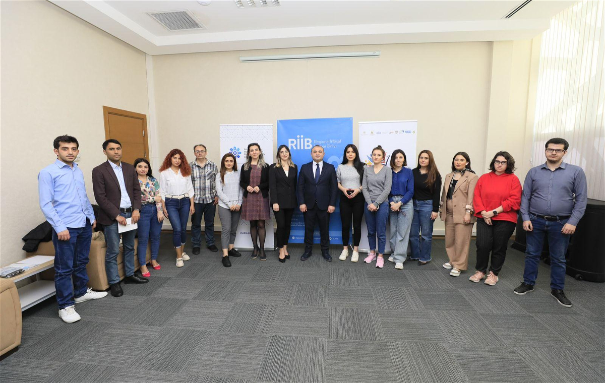 Media numayendeleri ucun inkluziv tehsil movzusunda seminar kecirilib
