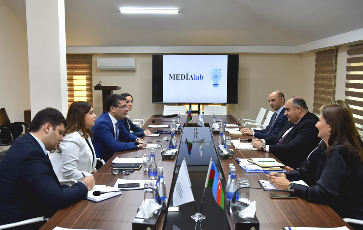 Medianin Inkisafi Agentliyi ve Baki Slavyan Universiteti arasinda gorus kecirilib