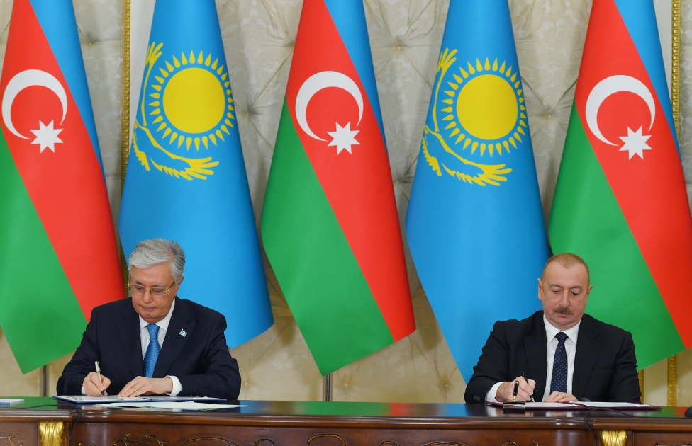 Azerbaycan-Qazaxistan senedlerinin imzalanmasi merasimi olub