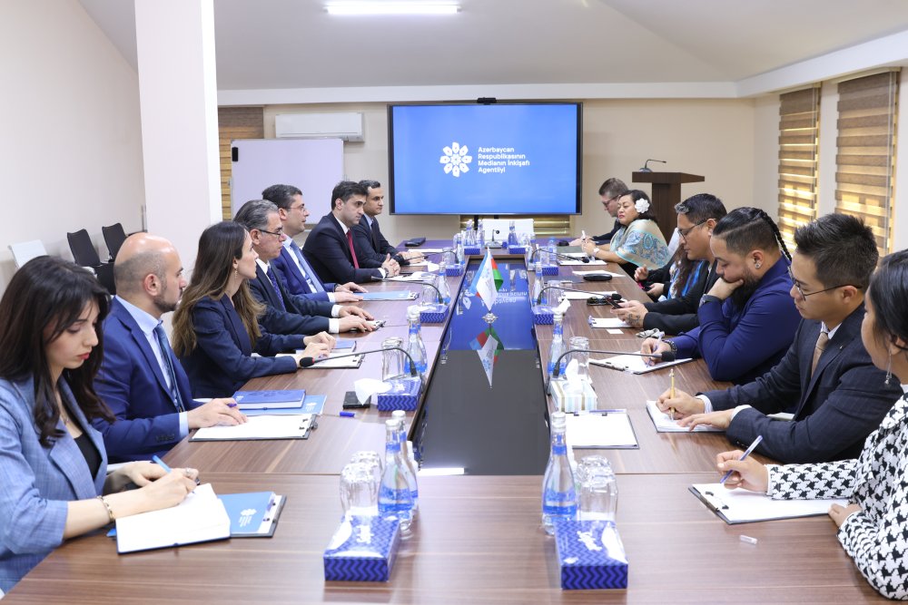 Maohi Nuinin (Fransiz Polineziyasinin) numayende heyeti Medianin Inkisafi Agentliyinde olub