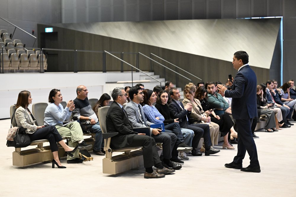 Media numayendeleri ucun “Yasil iqlim maliyyesi ve karbon qiymetqoyma siyaseti” movzusunda seminar kecirilib