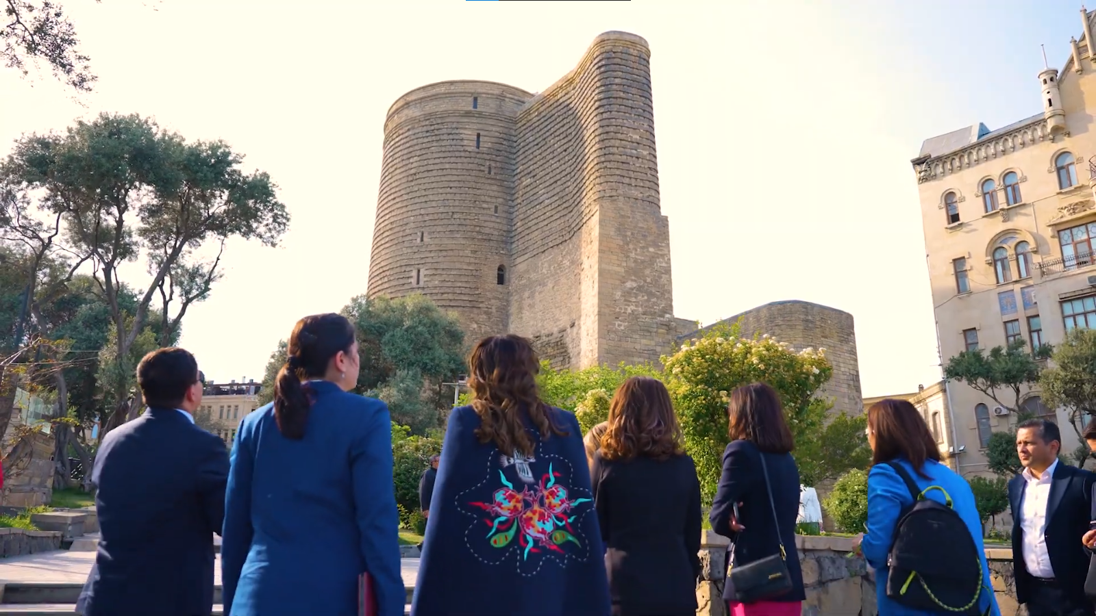 Ozbekistan numayende heyetinin Azerbaycana seferi cercivesinde kecirilen goruslere ve Baki seheri ile tanisliga dair videocarx