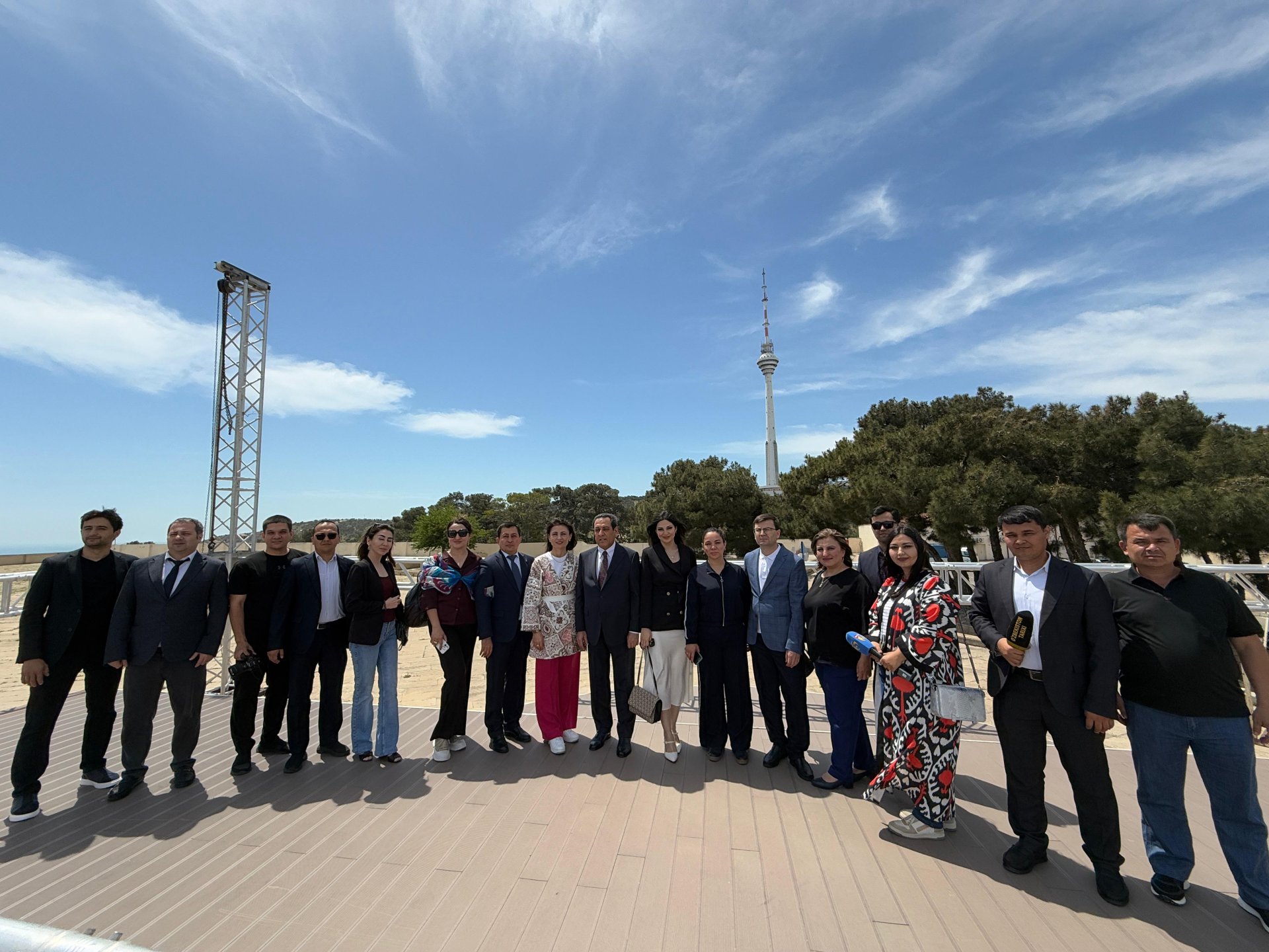 Ozbekistan numayende heyeti ucun Azerbaycan Televiziyasina mediatur teskil olunub