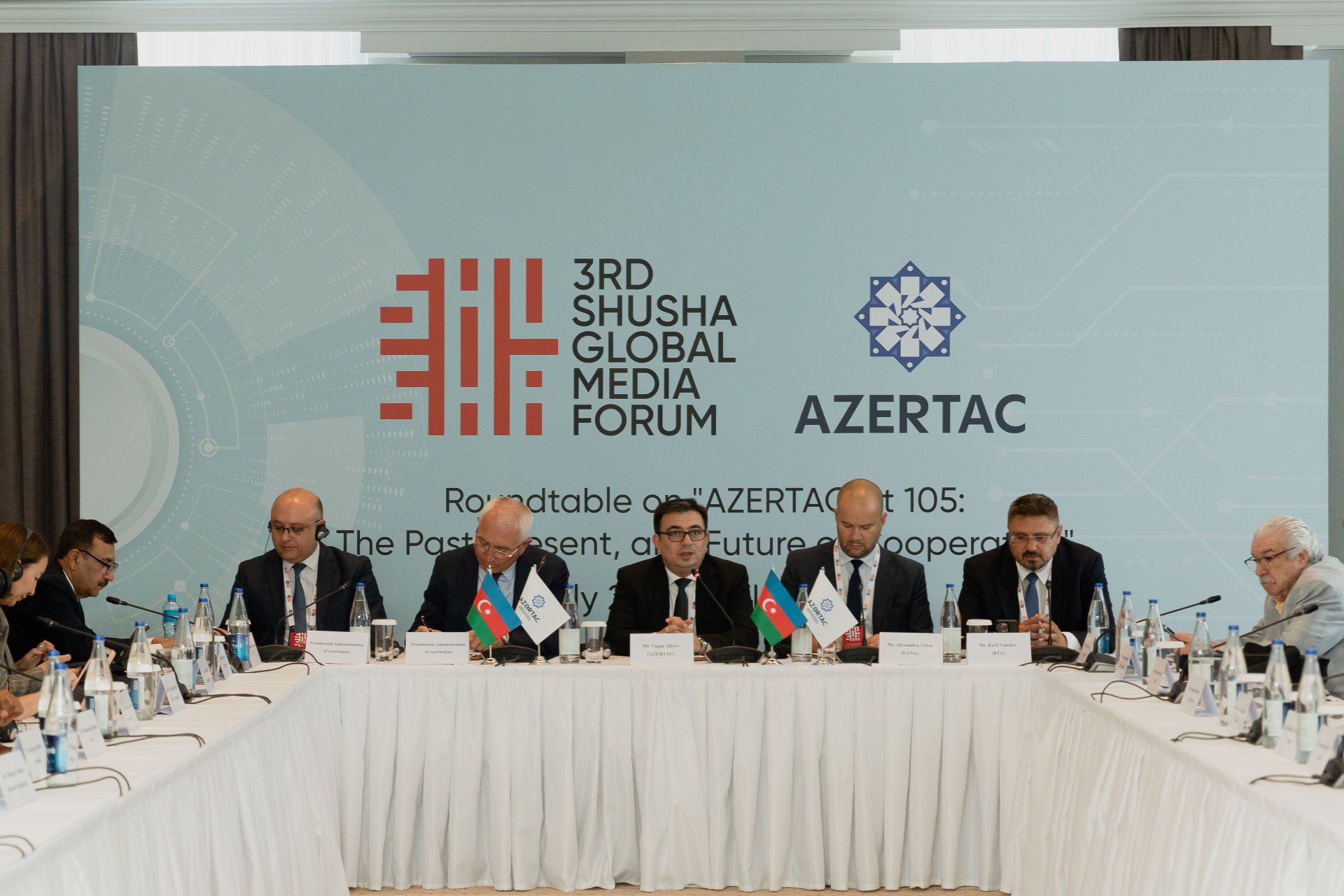 Lacinda &ldquo;AZERTAC 105: Emekdasligin kecmisi, bu gunu ve geleceyi&rdquo; movzusunda deyirmi masa kecirilib