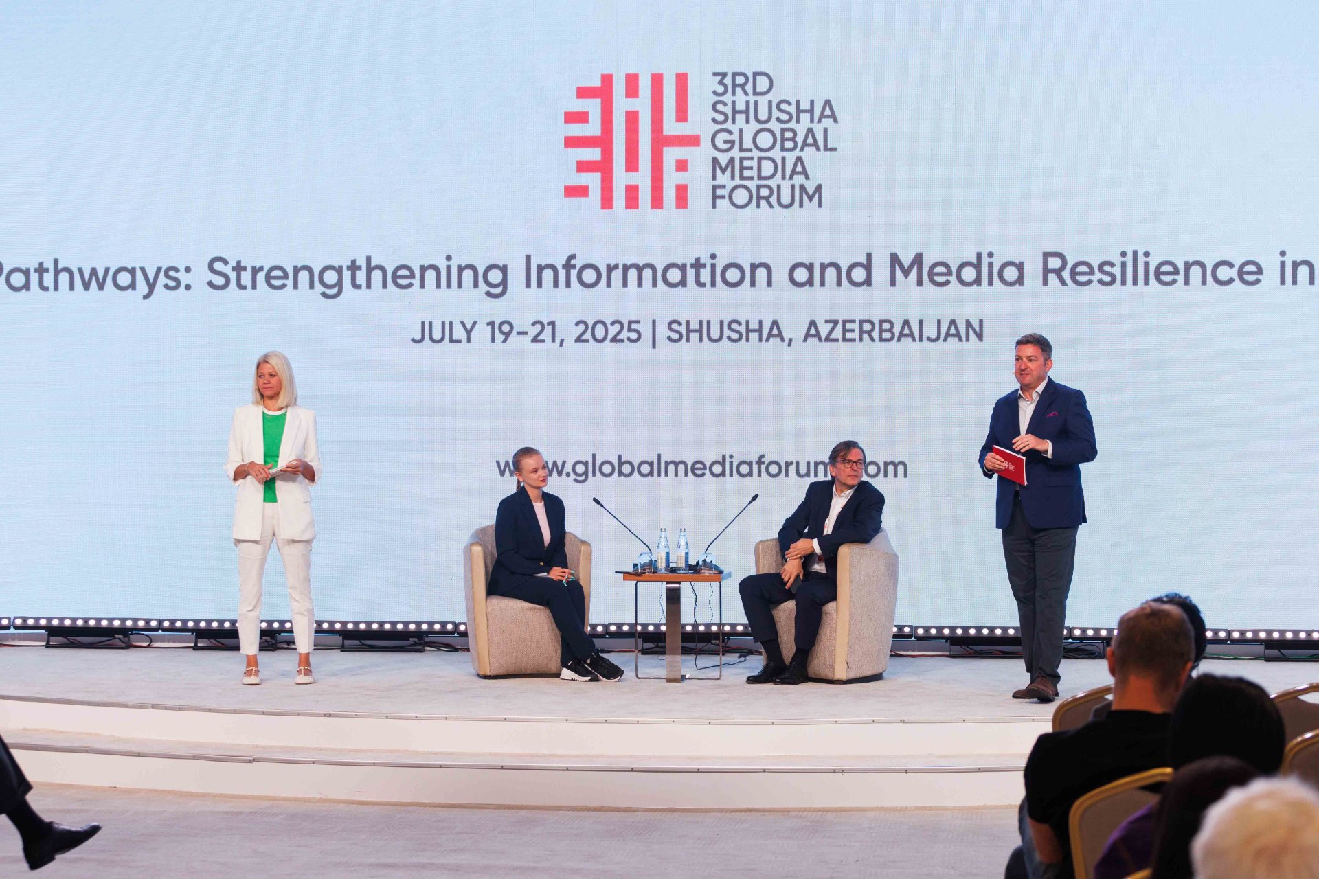 3-cu Susa Qlobal Media Forumu cercivesinde &ldquo;Suni Intellekt Dovrunde Jurnalistika: Avtomatlasdirma Seraitinde Heqiqetin Qorunmasi&rdquo; movzusunda tekbetek gorus kecirilib