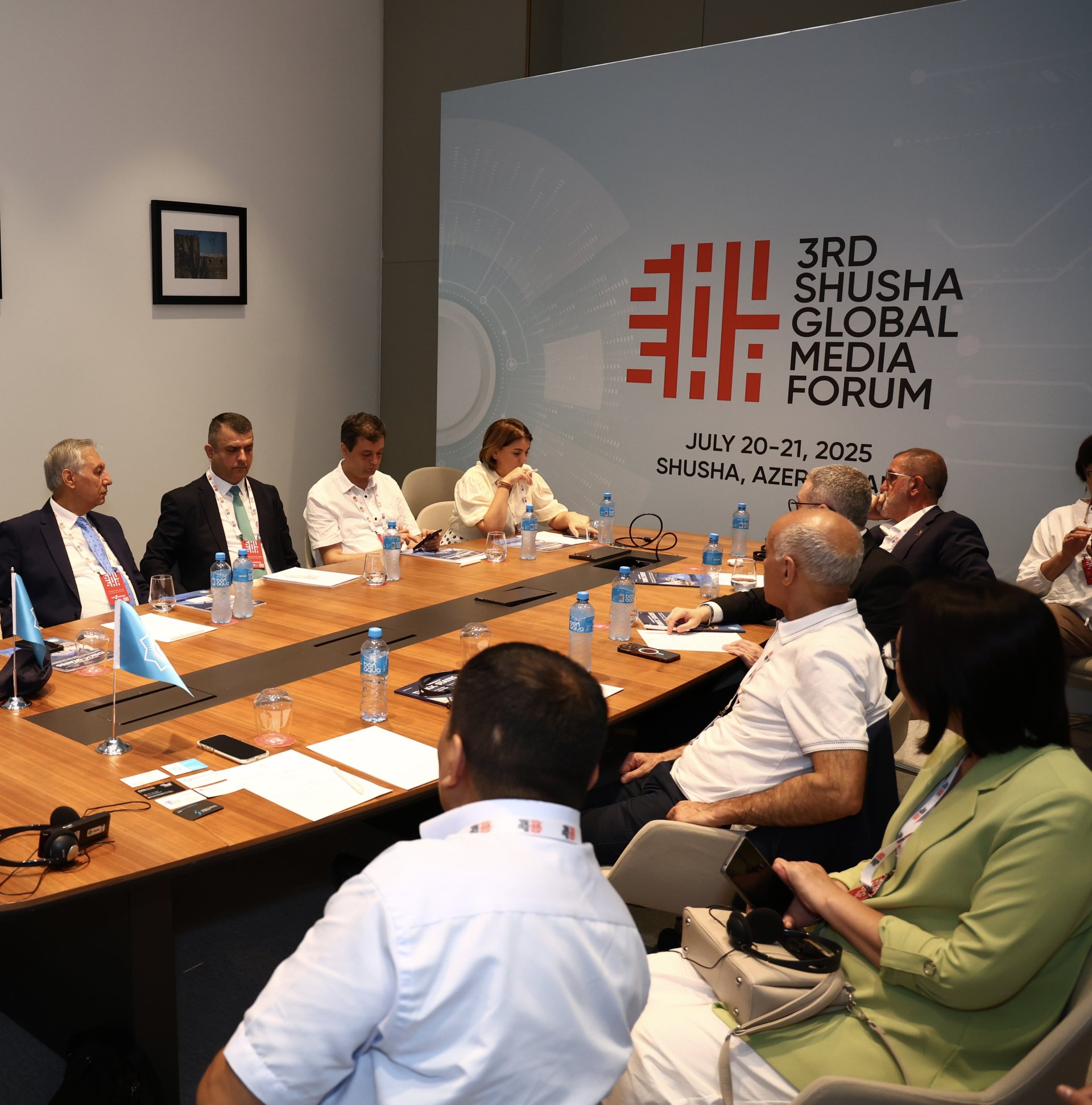 TDT-nin Media Sobesi forumda istirak eden metbuat ve media qurumlarinin numayendeleri ile gorus kecirib