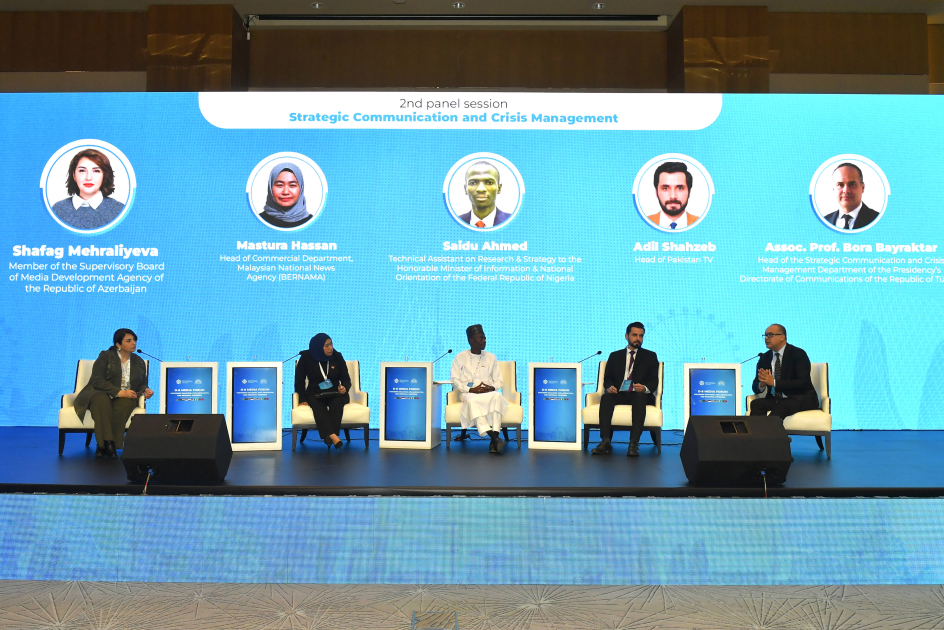 D-8 Media Forumunda strateji kommunikasiya ve bohranin idare olunmasi meseleleri muzakire olunub, vorksop kecirilib