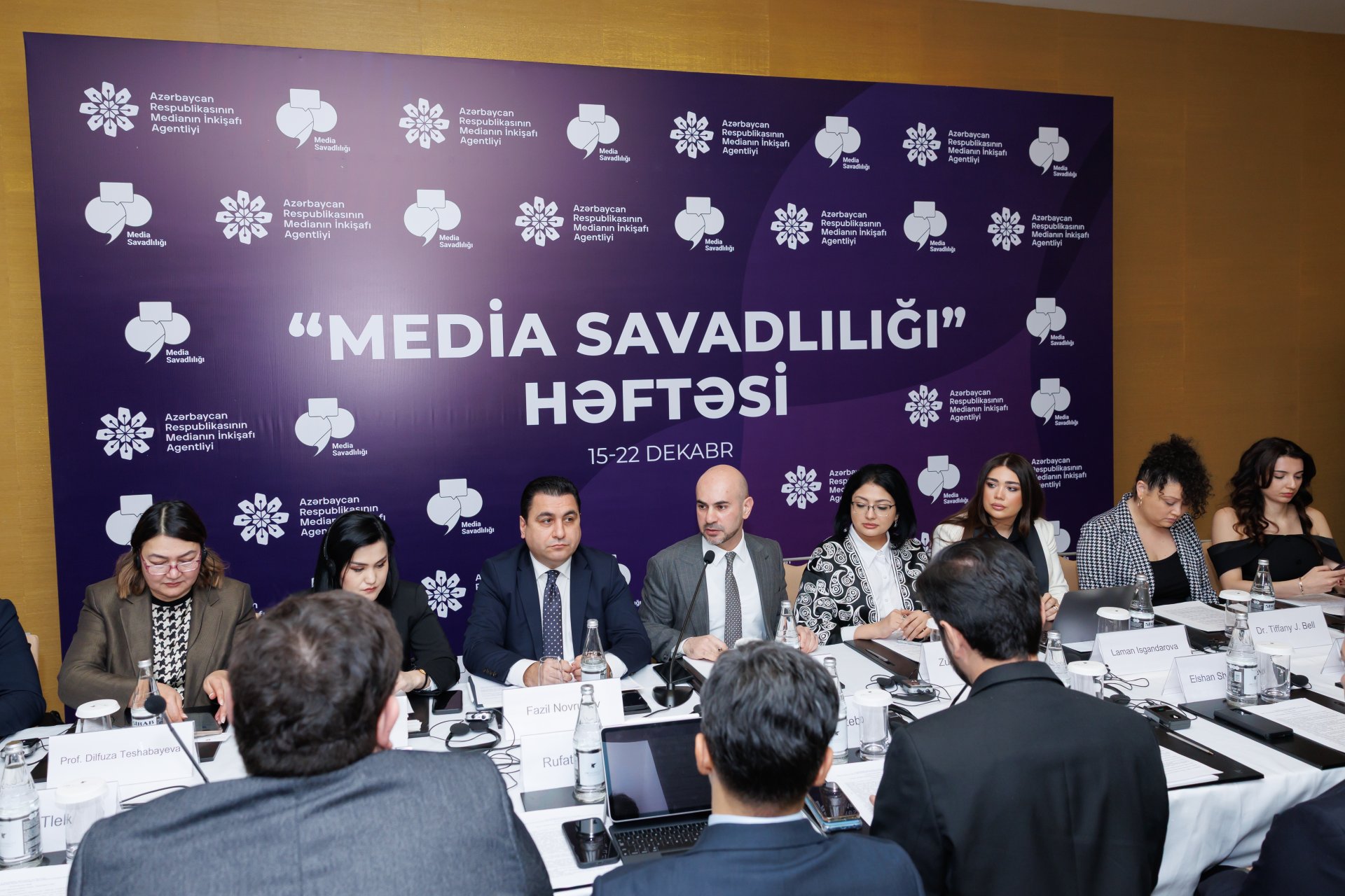 &ldquo;Media Savadliligi&rdquo; konfransi cercivesinde &ldquo;Dovletin media ve cemiyyet ile kommunikasiyasi media savadliligi kontekstinde&rdquo; adli deyirmi masa teskil olunub