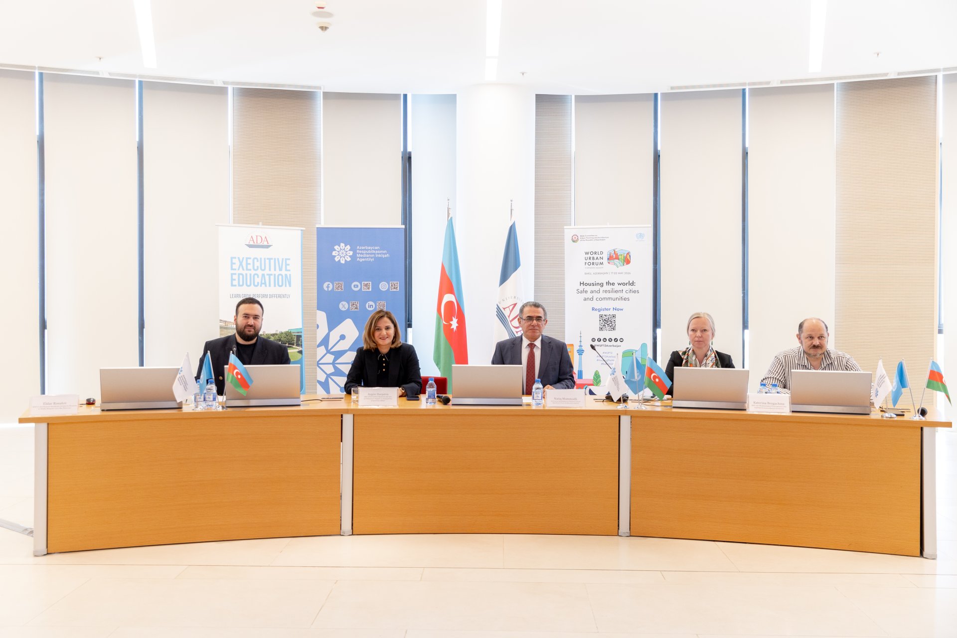 WUF13 cercivesinde media numayendeleri ucun novbeti melumatlandirma sessiyasi kecirilib