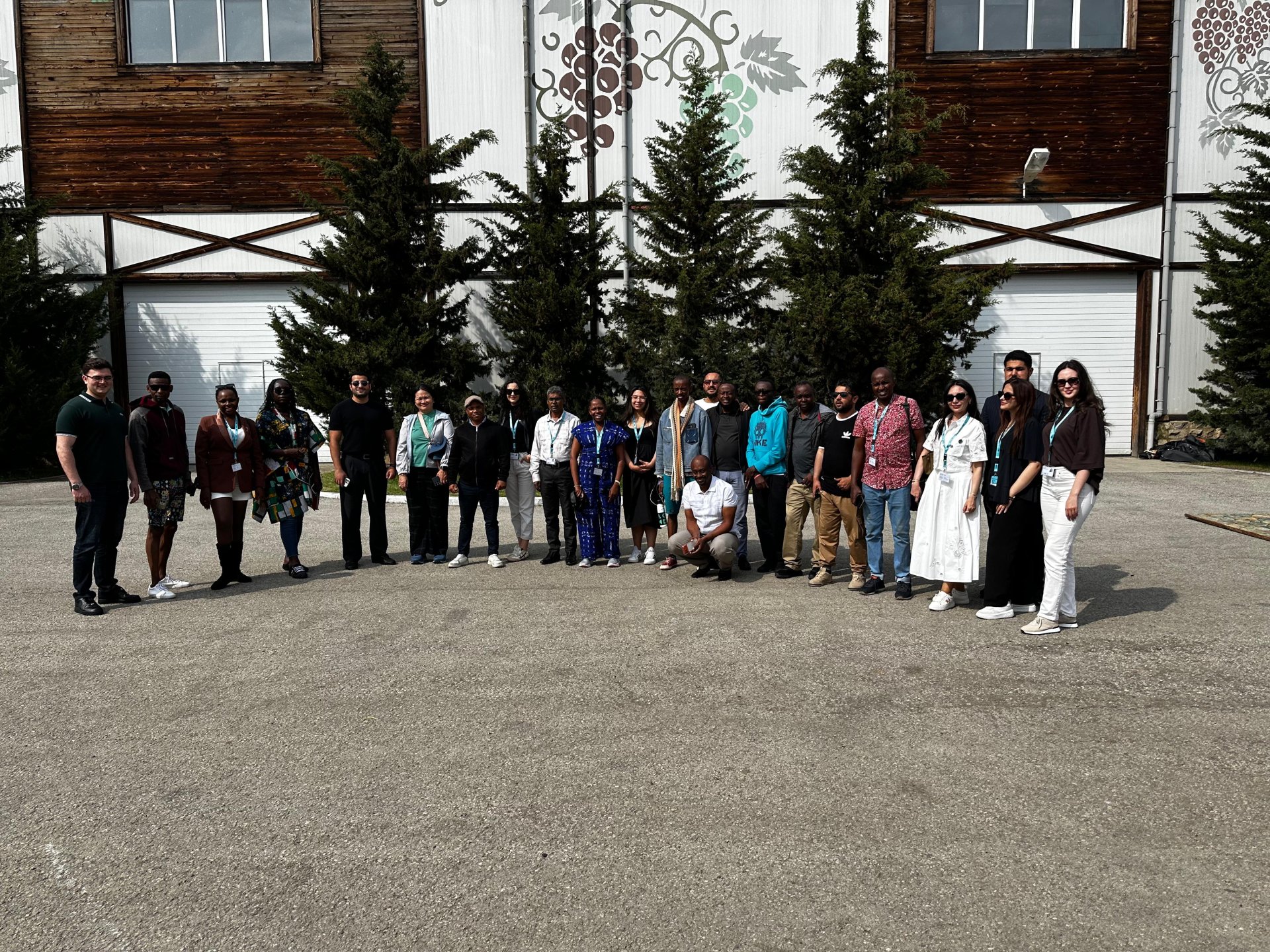 WUF13 cercivesinde olkemizde seferde olan xarici media numayendeleri ucun Samaxiya mediatur teskil edilib