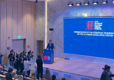 Forum cercivesinde D-8 Media Mukemmellik Merkezinin strategiyasi teqdim olunub