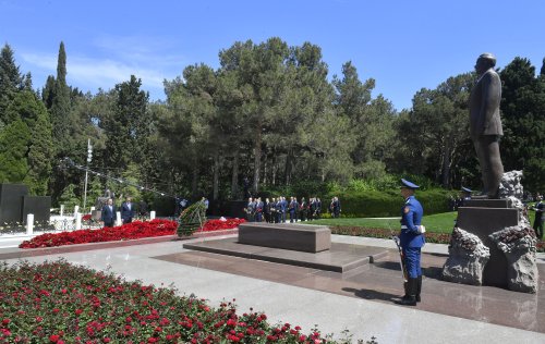 Medianin Inkisafi Agentliyinin kollektivi Fexri xiyabani ziyaret edib