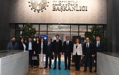 Azerbaycan Respublikasi Prezidentinin Administrasiyasinin ve Medianin Inkisafi Agentliyinin numayendeleri Turkiye Prezidenti Administrasiyasinin Ictimaiyyetle Elaqeler Departamentinin Dezinformasiya ile Mubarize Merkezini ziyaret edib