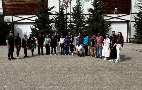 WUF13 cercivesinde olkemizde seferde olan xarici media numayendeleri ucun Samaxiya mediatur teskil edilib
