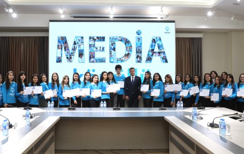 Medianin Inkisafi Agentliyinde mezun konulluler ve novbeti proqramin istirakcilari ile gorus kecirilib