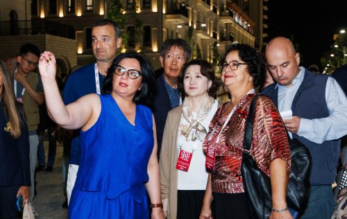 Xarici qonaqlar Susada yeni insa edilen Qarabag kucesi ile tanis olublar