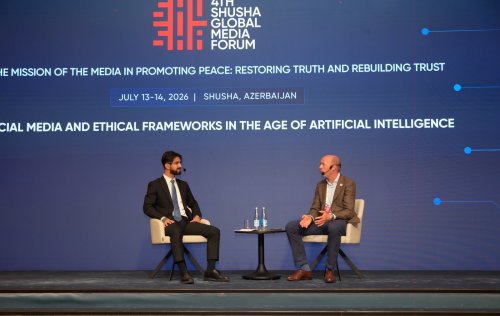 4-cu Susa Qlobal Media Forumunda &ldquo;Suni intellekt dovrunde sosial media ve etik cerciveler&rdquo; movzusunda tekbetek formatli muzakire kecirilib