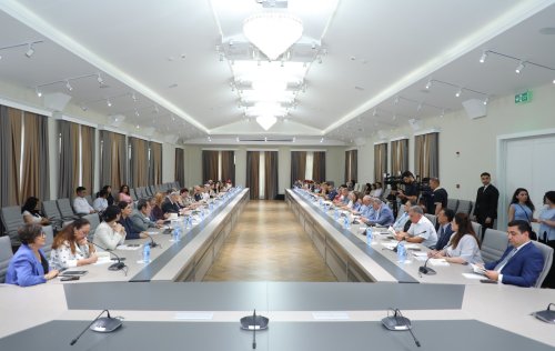 "Mediada Azerbaycan dili" movzusunda kecirilen telim proqrami ugurla yekunlasib