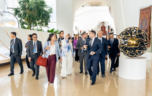 AQEM Media Forumunun istirakcilari Heyder Eliyev Merkezi ile tanis olublar
